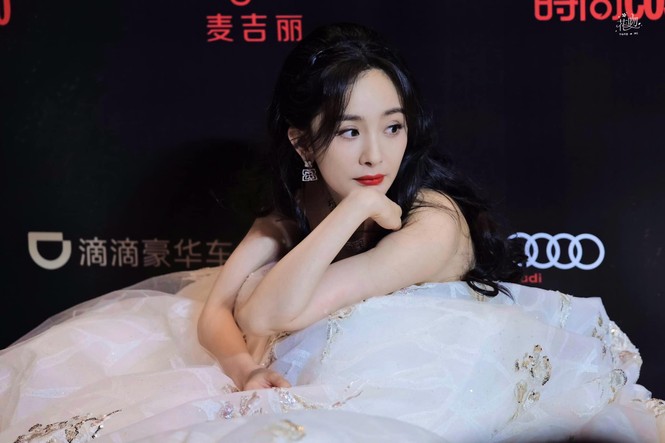 Cứ tưởng Dương Mịch chơi lớn khi ngồi trên thảm đỏ, hóa ra vì nguyên nhân ít ai ngờ - ảnh 6