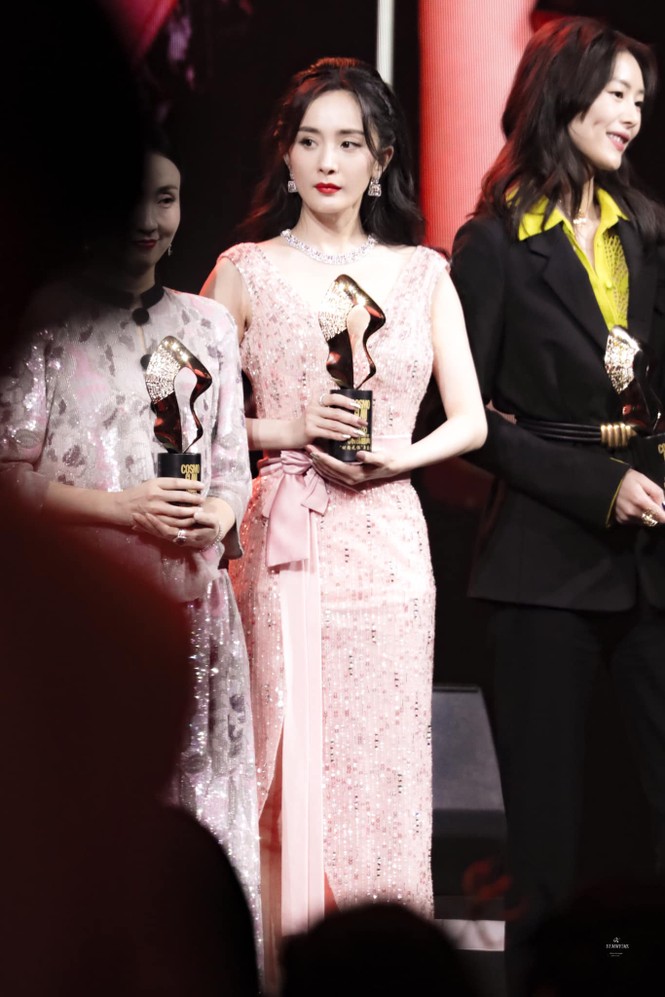 Cứ tưởng Dương Mịch chơi lớn khi ngồi trên thảm đỏ, hóa ra vì nguyên nhân ít ai ngờ - ảnh 7