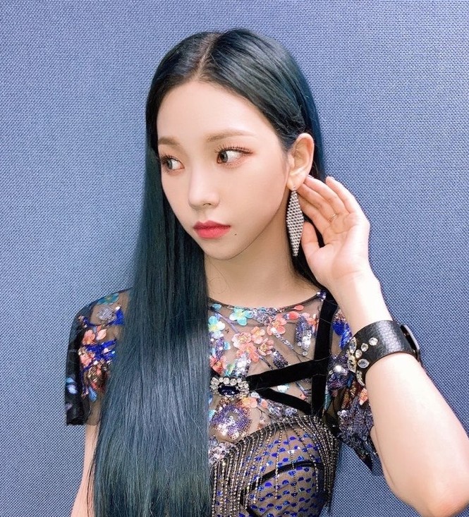 Tin được không, ảnh thời học sinh của Karina (aespa) được khen “đẹp như không có thực” - ảnh 1