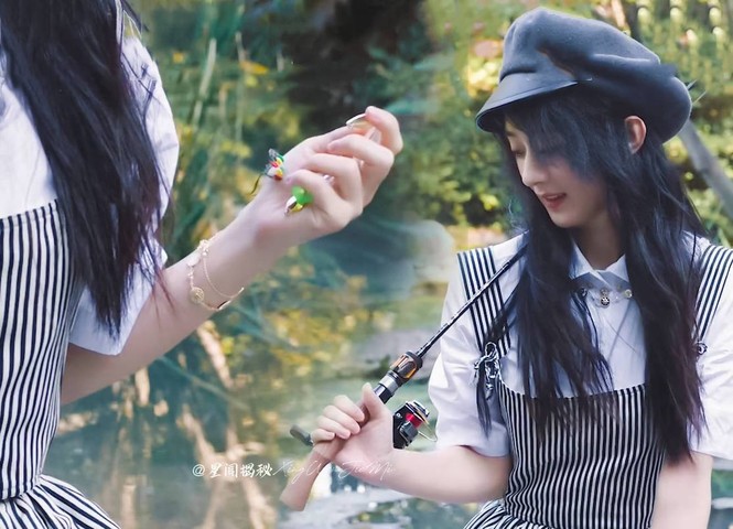 Cùng là “nàng thơ Dior” nhưng Triệu Lệ Dĩnh và Jisoo (BLACKPINK) lại hiếm khi đụng hàng - ảnh 2