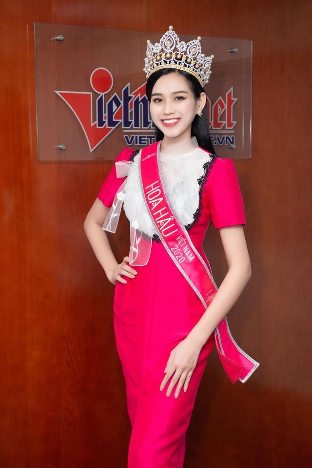 Đã tìm thấy bộ váy khiến Hoa hậu Đỗ Thị Hà bị dìm dáng nhiều nhất từ khi đăng quang - ảnh 8
