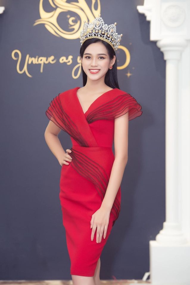 Đã tìm thấy bộ váy khiến Hoa hậu Đỗ Thị Hà bị dìm dáng nhiều nhất từ khi đăng quang - ảnh 6