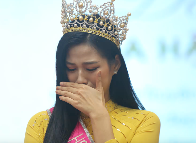 Vì sao Hoa hậu Đỗ Thị Hà bật khóc khi nhắc tới bức ảnh chụp khi đi làm ruộng? - ảnh 4