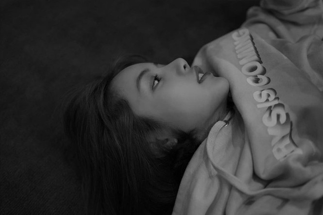 Lisa bỗng dưng chuyển sang tóc mái thưa, mới được trả 5 tỷ won hay sao mà chịu lộ trán? - ảnh 8