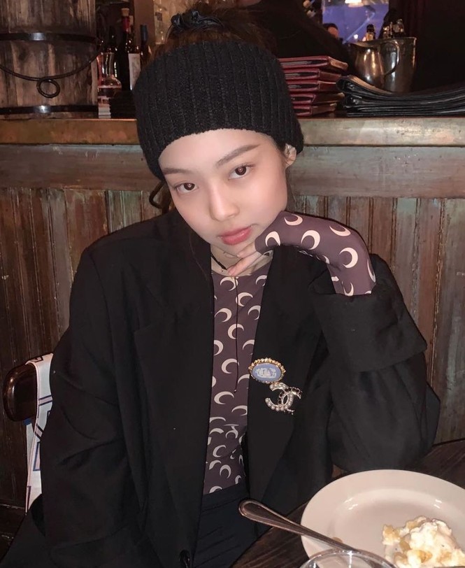 Đâu chỉ BLACKPINK, rất nhiều idol cũng mê mẩn trang phục siêu bó với họa tiết trăng lưỡi liềm - ảnh 3