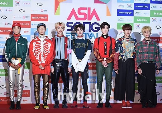 SM Ent có thù oán gì với thảm đỏ mà nhất định phải cho idol nhà mình mặc siêu xấu? - ảnh 10