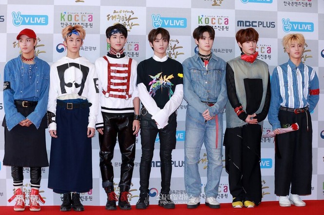 SM Ent có thù oán gì với thảm đỏ mà nhất định phải cho idol nhà mình mặc siêu xấu? - ảnh 11