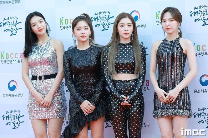 SM Ent có thù oán gì với thảm đỏ mà nhất định phải cho idol nhà mình mặc siêu xấu? - ảnh 3