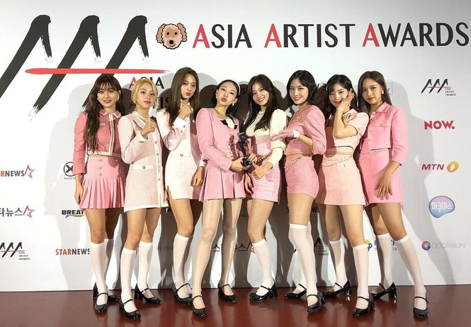 Nayeon (TWICE) năm lần bảy lượt mặc một mình một kiểu, do muốn chơi trội hay gì? - ảnh 1
