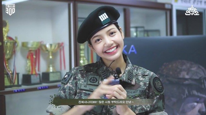 Nhìn lại Lisa (BLACKPINK) trong “Sao Nhập Ngũ” bản Hàn: Mặt mộc xinh xỉu, sức khỏe vô biên - ảnh 7