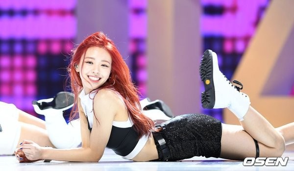 Nhan sắc trước debut của Yuna (ITZY) xuất sắc cỡ nào mà netizen không thể tìm được ảnh xấu? - ảnh 3