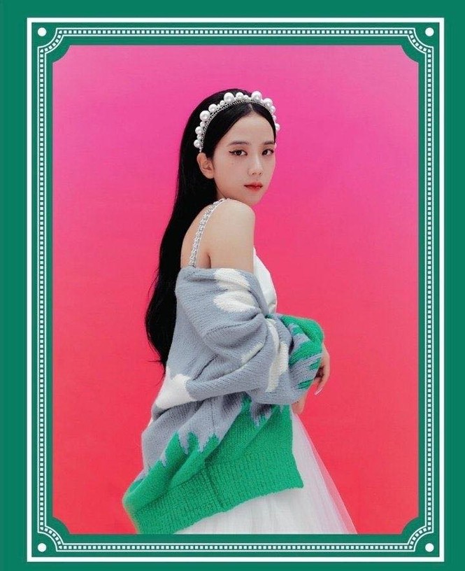 Bạn có nhận thấy bờm tóc ngọc trai của Jisoo (BLACKPINK) trong loạt hình này nhìn rất quen? - ảnh 2