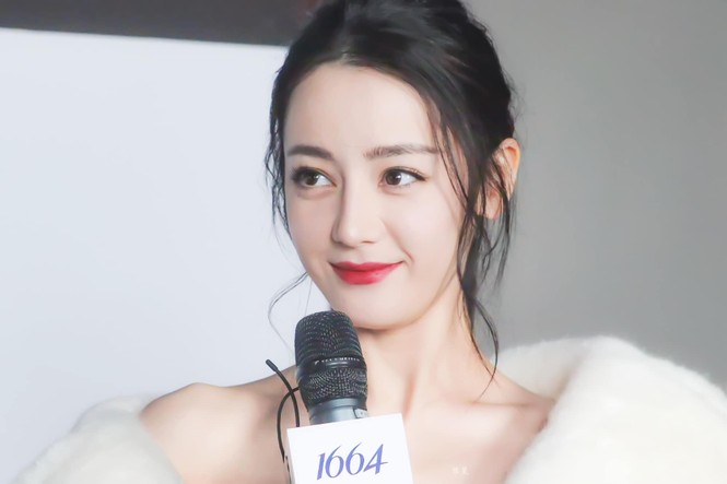 Địch Lệ Nhiệt Ba tự khen mình hết lời nhưng bất ngờ hơn là phản ứng của khán giả - ảnh 1