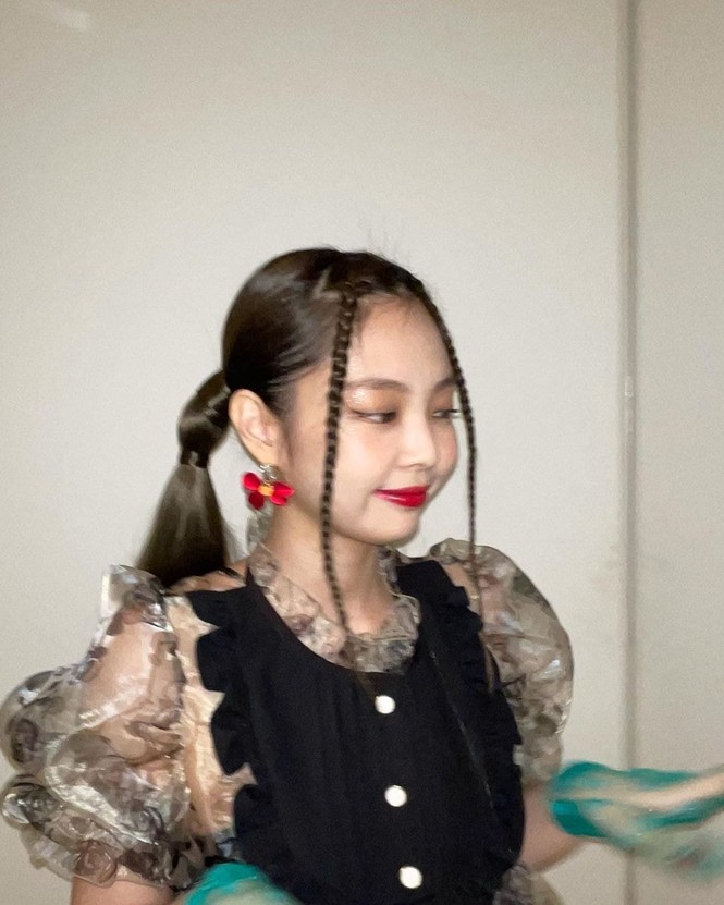 Khí chất thời trang của Jennie đúng là “đỉnh của chóp”: Mặc đồ siêu dị vẫn được khen đẹp - ảnh 7