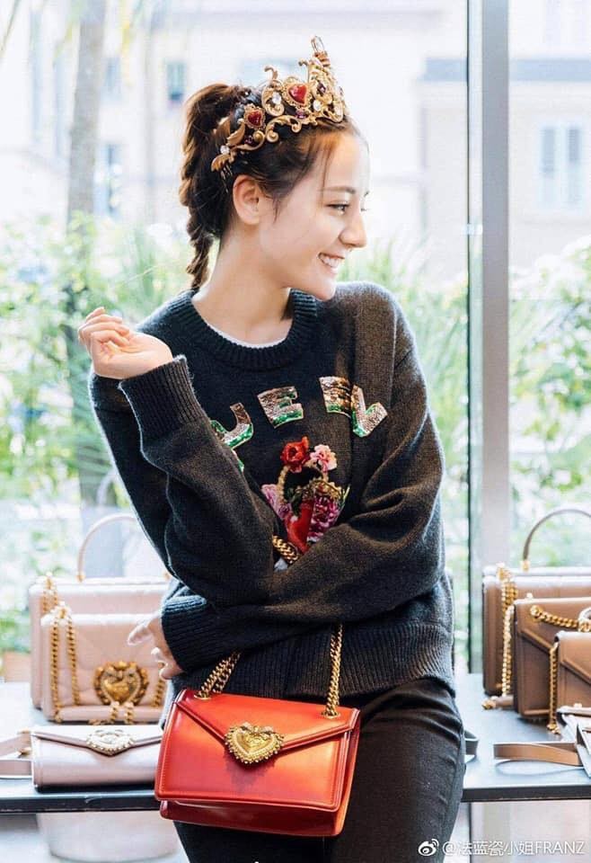 Mỗi lần đeo vương miện, Địch Lệ Nhiệt Ba đều gây thương nhớ vì nhan sắc quá lộng lẫy - ảnh 11