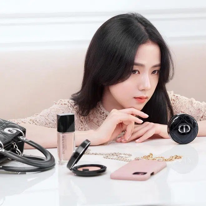 Dior cùng lúc tung ảnh mới của Jisoo và Angela Baby: Nàng thơ nào xinh đẹp ấn tượng hơn? - ảnh 5