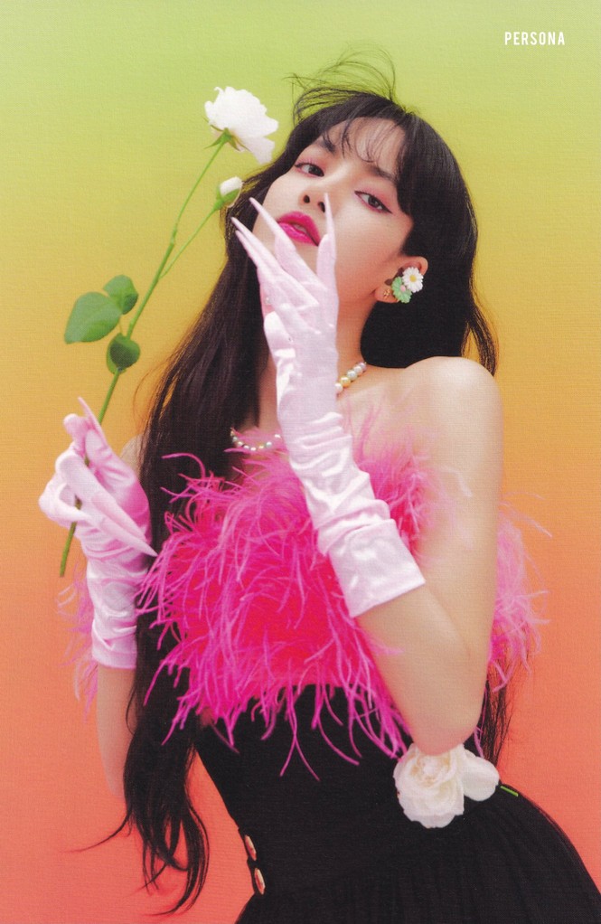 Nhờ đụng hàng chiếc áo kén dáng với Red Velvet, netizen càng thấy Lisa phối đồ đỉnh cao - ảnh 2