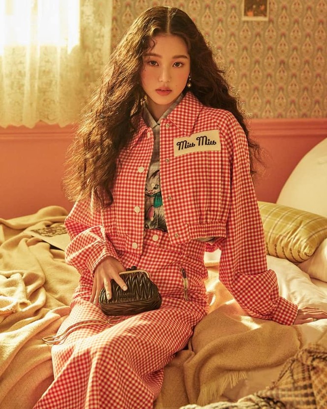 Yoona và Jang Won Young cùng trở thành “cô nàng Miu Miu”: Chị đại hay em út tỏa sáng hơn? - ảnh 5