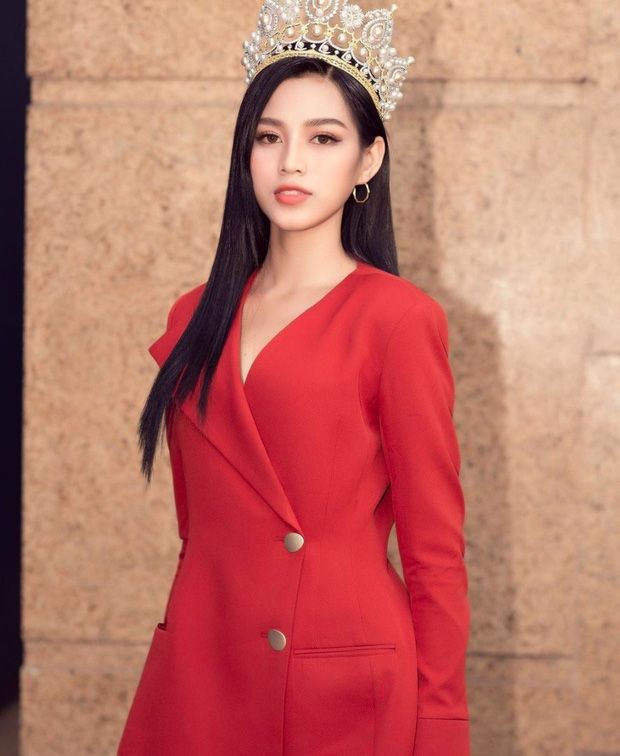 Hoa hậu Đỗ Thị Hà chọn lựa trang phục khéo thế nào mà được netizen khen tấm tắc? - ảnh 5