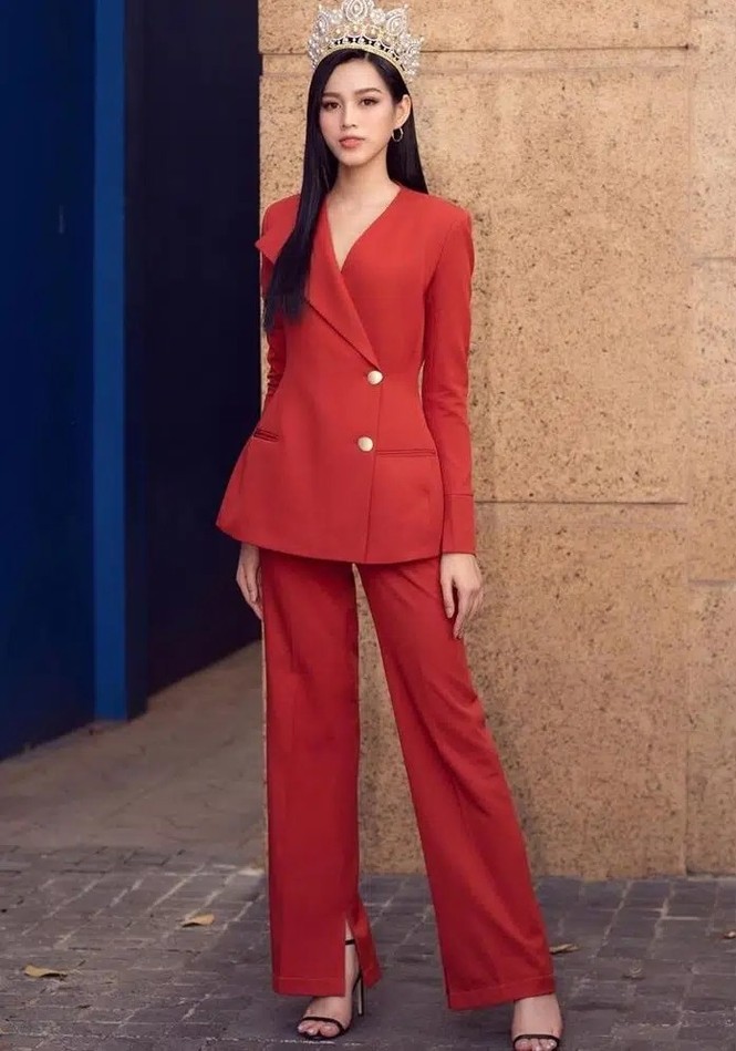 Hoa hậu Đỗ Thị Hà chọn lựa trang phục khéo thế nào mà được netizen khen tấm tắc? - ảnh 4