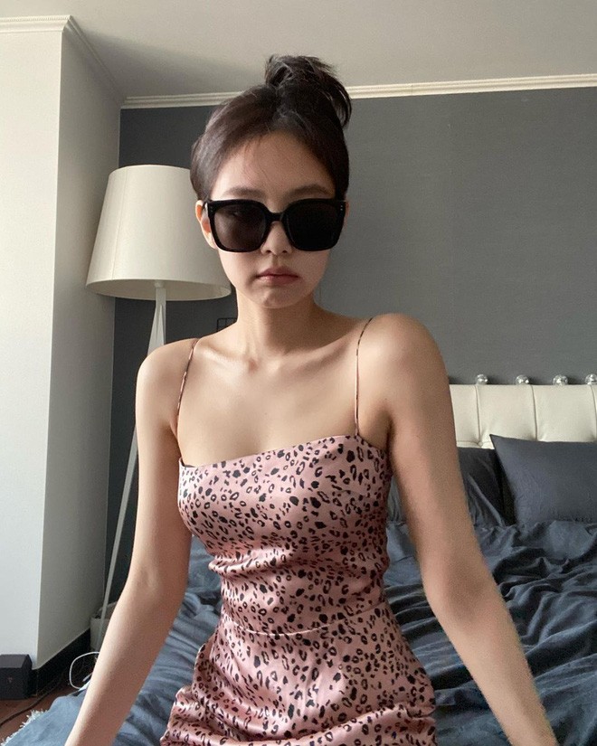 Jennie cứ mặc áo hở vai lại gây bão: Mọi nguyên nhân đều nằm ở đặc điểm cực phẩm này - ảnh 6