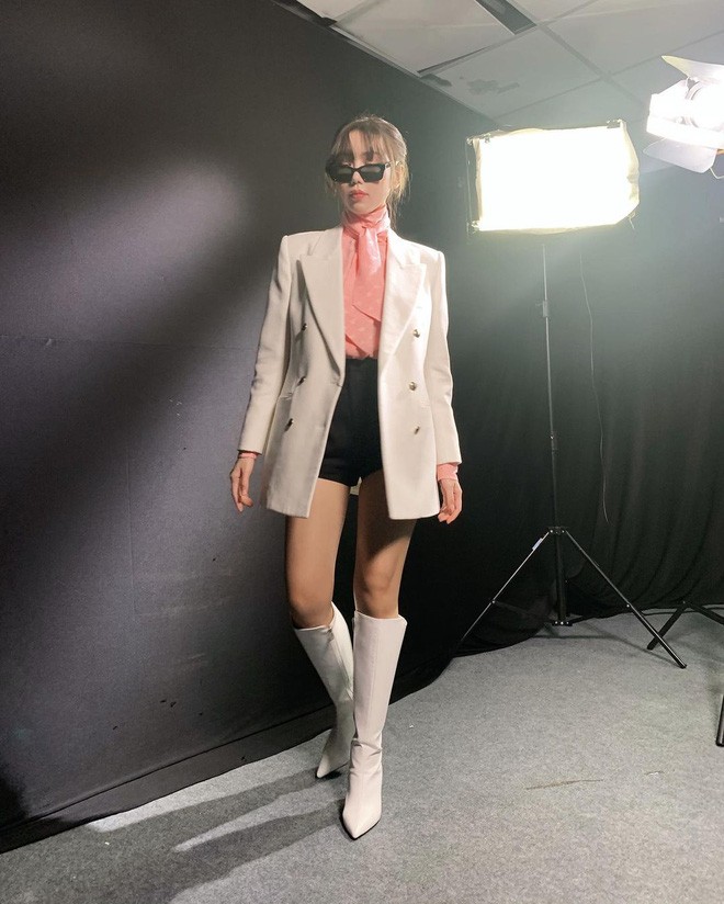 V-Biz mấy ai cao tay như Min, diện đồ rất giống BLACKPINK nhưng vẫn được khen phong cách - ảnh 1