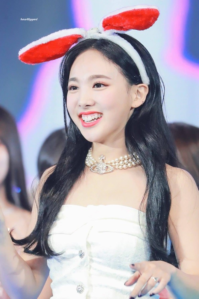 Thêm một nữ idol khiến netizen công nhận thay đổi dáng lông mày tạo nên phép màu cho khuôn mặt - ảnh 2