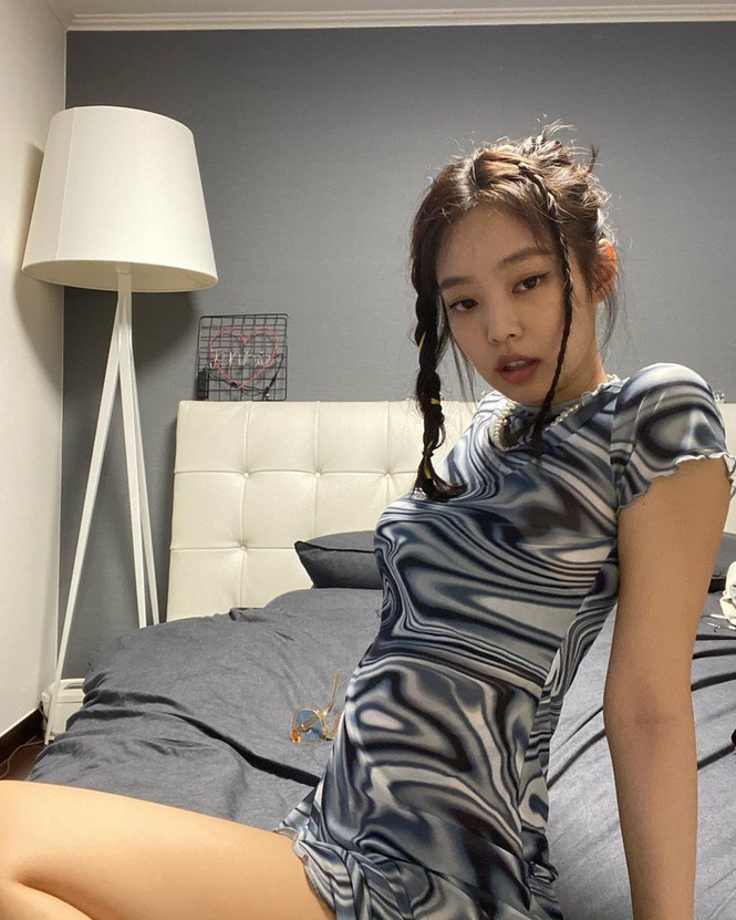 Netizen giật mình khi bóc giá giường ngủ của Jennie: Giàu vậy ai chơi lại! - ảnh 2