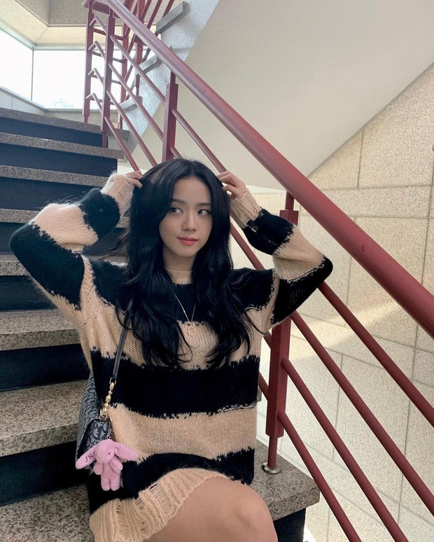 Sooyoung hai lần đụng hàng Jisoo: Đẳng cấp của SNSD lẫn BLACKPINK đúng “đỉnh của chóp” - ảnh 2