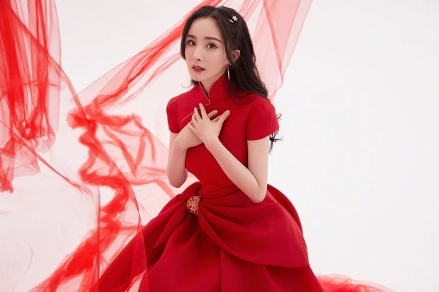 Sao C-Biz diện đồ đỏ đón Tết: Nhiệt Ba, Dương Mịch hay Quan Hiểu Đồng xứng danh “công chúa”? - ảnh 3