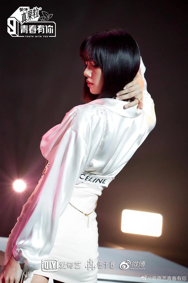 Netizen lại thêm lý do bái phục stylist BLACKPINK: Phối đồ đã khéo, còn quảng cáo cao tay - ảnh 4