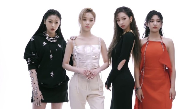 Vừa khoe bộ ảnh tạp chí đầu tiên, aespa đã bị so khí chất thời trang với BLACKPINK - ảnh 2