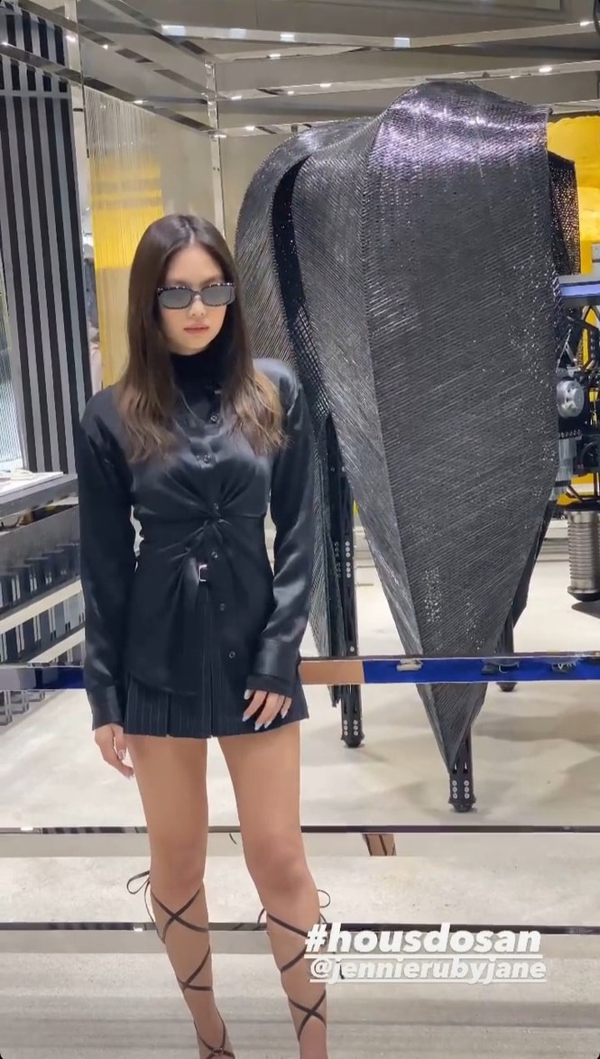 Jennie BLACKPINK lại khiến netizen chỉ muốn ngắm đôi chân cực phẩm - ảnh 5