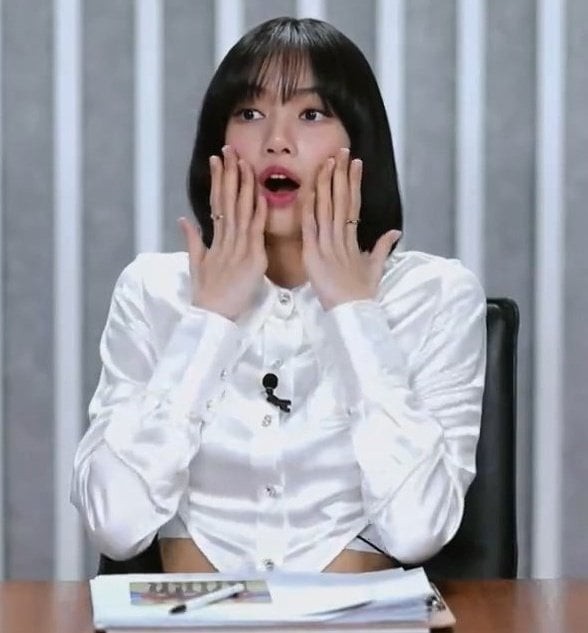 Soi trang phục Lisa trong “Thanh Xuân Có Bạn 3”: Thứ tưởng không đắt mà lại đắt không tưởng - ảnh 1