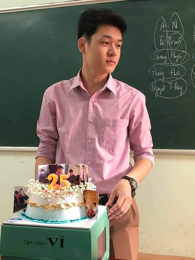 Mỹ nam bạn đang ngắm là một giáo viên dạy Toán, quan trọng là còn độc thân - ảnh 1