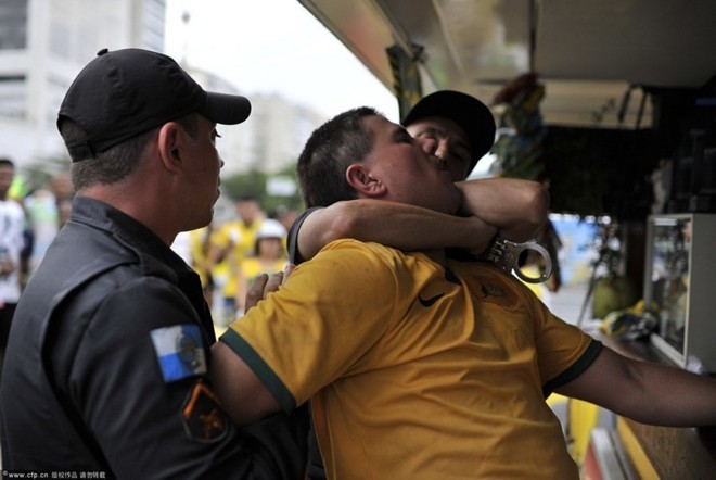 Bạo loạn bùng phát sau thất bại cay đắng của Brazil - ảnh 9