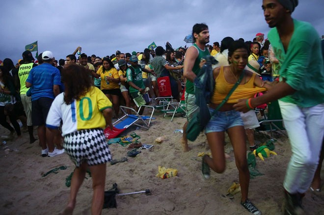 Bạo loạn bùng phát sau thất bại cay đắng của Brazil - ảnh 1