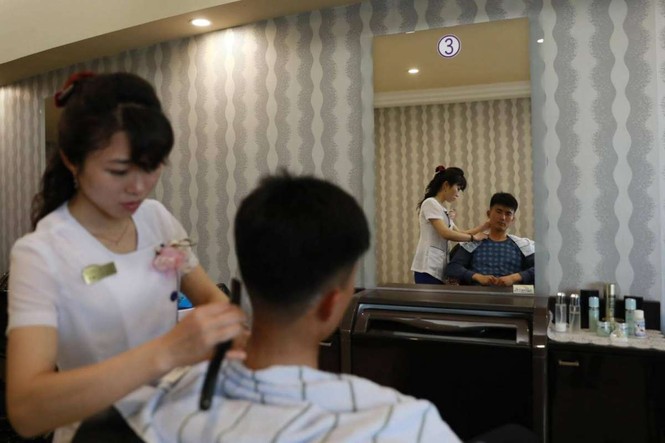 Giữa tâm bão, người dân Triều Tiên vẫn bình thản lạ thường - ảnh 15