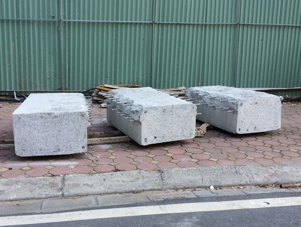 “Cận cảnh” máy cắt dây kim cương xẻ dầm, cột nhà 8B Lê Trực - ảnh 7