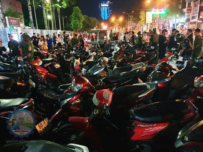 'Đi bão' mừng chiến thắng, hơn 250 phương tiện vi phạm giao thông bị tạm giữ - ảnh 3