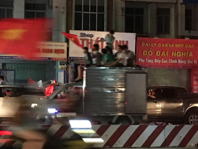 'Đi bão' mừng chiến thắng, hơn 250 phương tiện vi phạm giao thông bị tạm giữ - ảnh 2