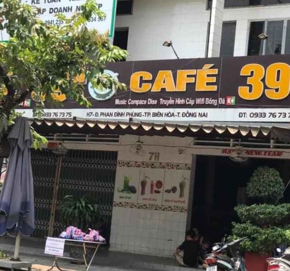 Chia sẻ chống dịch COVID-19: Phát cơm miễn phí, hỗ trợ tiền người bán vé số - ảnh 3