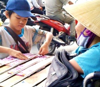 Người bán vé số ở Đồng Nai được hỗ trợ 900 ngàn đồng - ảnh 1