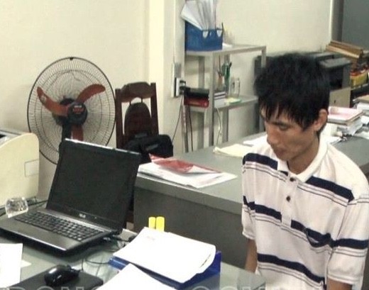 Cô gái bị cướp xe máy - ảnh 1