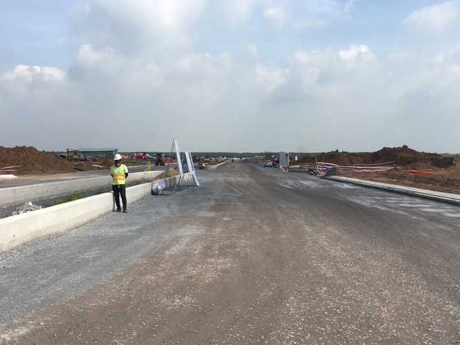 Những hộ dân đầu tiên ở vùng dự án sân sân bay Long thành nhận đất tái định cư - ảnh 1