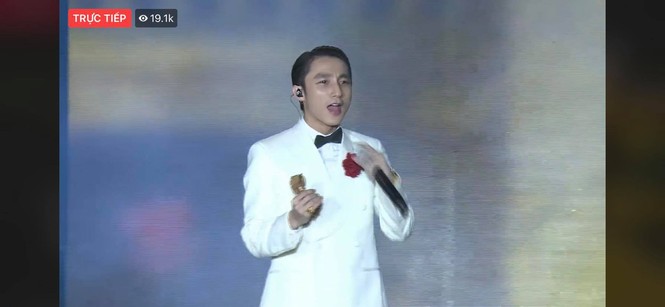 Sơn Tùng lần đầu tiên xuất hiện sau nghi vấn rạn nứt tình cảm với Thiều Bảo Trâm - ảnh 1