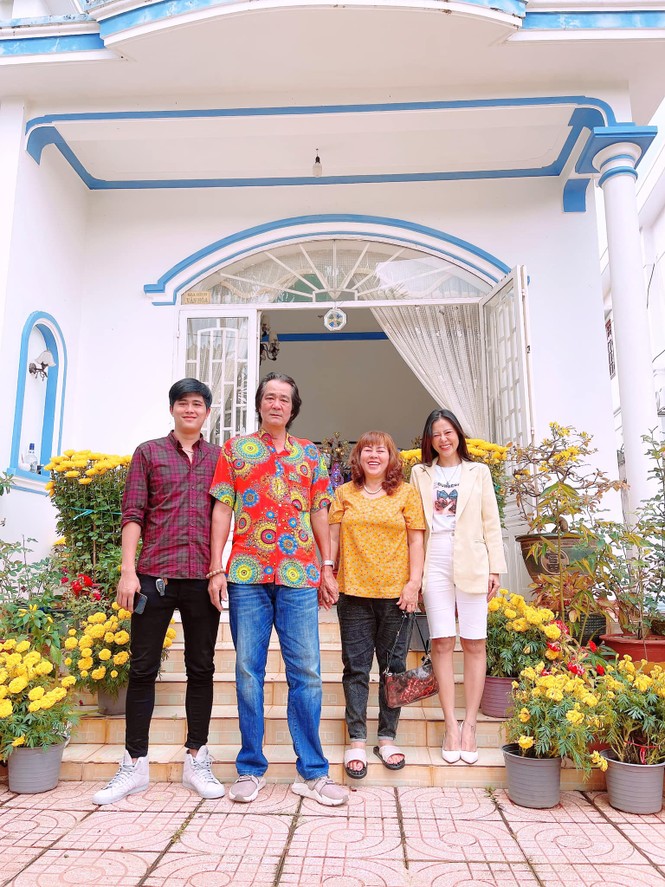 Nam Thư rạng rỡ mùng 1, sau 12 năm ăn Tết xa gia đình - ảnh 1