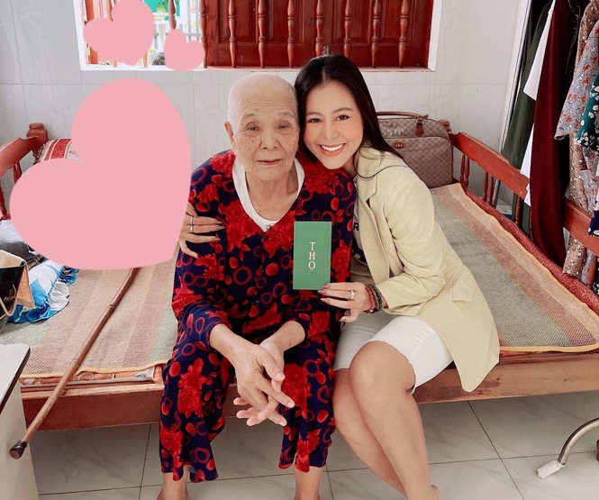 Nam Thư rạng rỡ mùng 1, sau 12 năm ăn Tết xa gia đình - ảnh 2