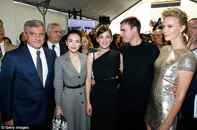 Chương Tử Di, Emma Watson nổi bật tại Paris - ảnh 8