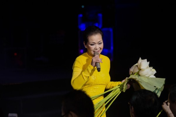 Khánh Ly khiến khán giả say lòng trong đêm diễn - ảnh 9